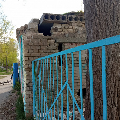 В Фурманове на детей могут упасть кирпичи с заброшенного гаража